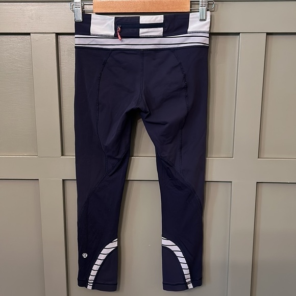 LULULEMON Run: Inspire Crop II Deep Indigo / Wide Bold Stripe Leggings Size 4 - Picture 13 of 15